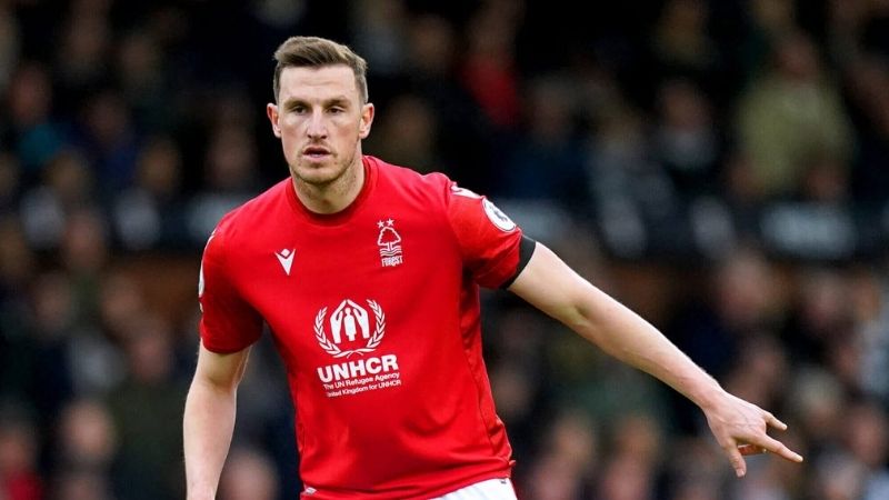 Chris Wood ghi 20 bàn mùa 2024/25, nổi bật với thể hình và khả năng không chiến, đặc biệt nguy hiểm trong các tình huống cố định.