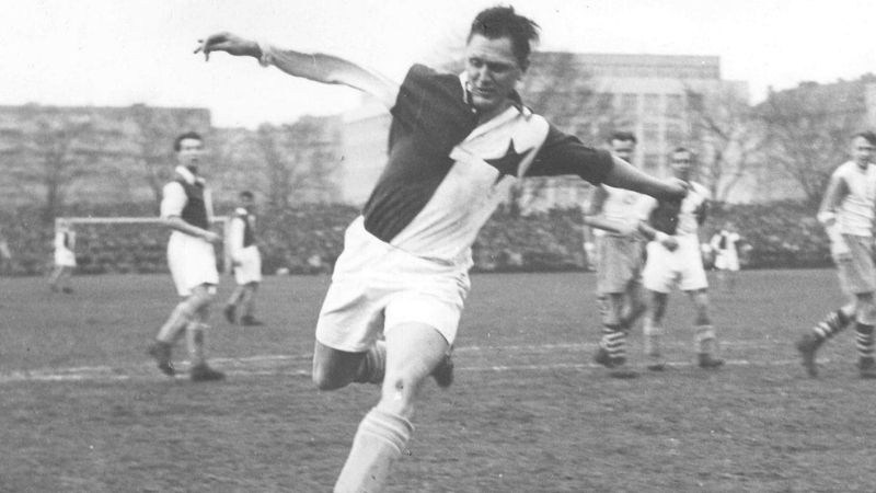 Josef Bican là một trong những chân sút vĩ đại nhất lịch sử, ghi khoảng 722 bàn theo IFFHS.