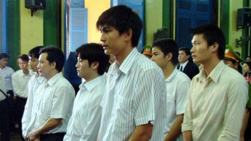 Bán độ kéo theo cá cược lậu, rửa tiền, làm suy giảm uy tín và phát triển bóng đá.