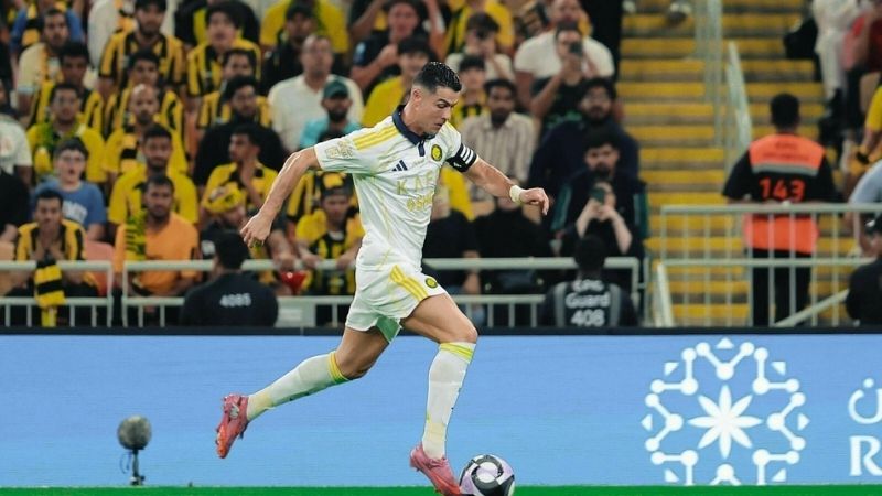 Dẫn bóng khéo léo giúp vượt hậu vệ, mở không gian và phá cấu trúc phòng ngự đối phương.