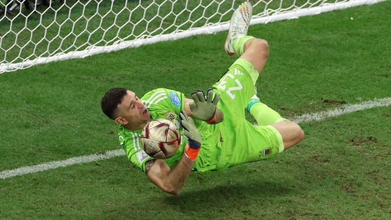 Luật luân lưu siết chặt vị trí thủ môn, VAR giám sát kỹ, tăng công bằng và áp lực.