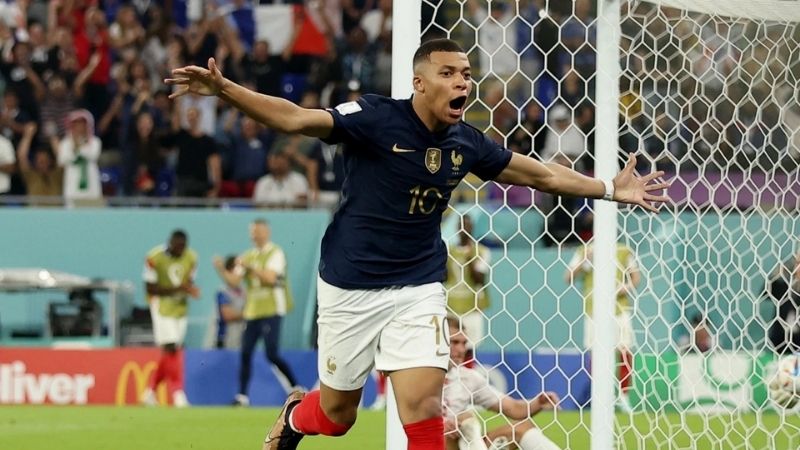 Kylian Mbappé ghi 12 bàn World Cup sau hai kỳ 2018 và 2022, nổi bật với tốc độ, kỹ thuật và khả năng tỏa sáng ở các trận đấu lớn.