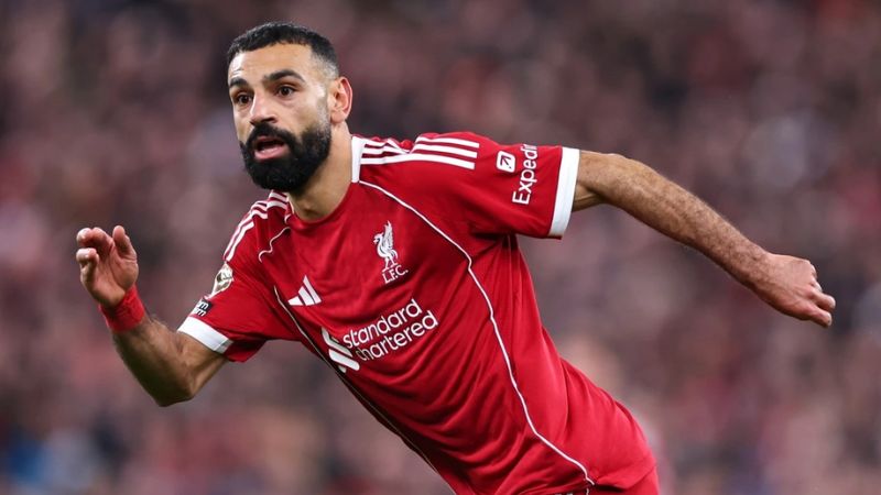 Salah dẫn đầu Premier League 2024/25, là đầu tàu tấn công của Liverpool với khả năng ghi bàn và kiến tạo ấn tượng.