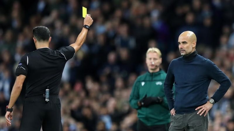 Từ 2019, trọng tài có thể rút thẻ Vàng/Đỏ cho BHL, HLV trưởng chịu trách nhiệm cuối cùng.