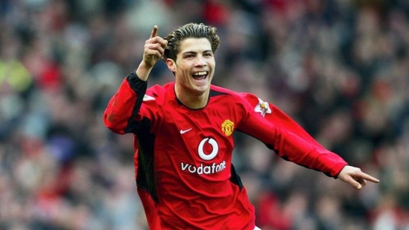 Cristiano Ronaldo và khởi đầu hành trình trở thành siêu sao bóng đá toàn cầu.