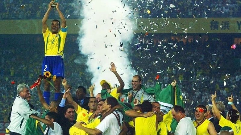 Brazil là đội vô địch World Cup nhiều nhất, nổi bật với lối chơi kỹ thuật và phong cách “Samba”.