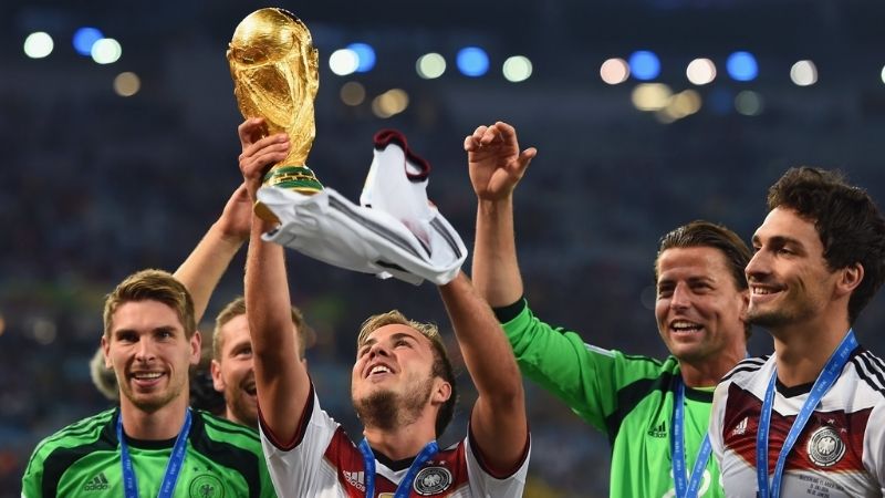 Đức là cường quốc bóng đá với nhiều lần vô địch World Cup, nổi bật nhờ kỷ luật, tinh thần chiến đấu và hiệu quả trong thi đấu quốc tế.