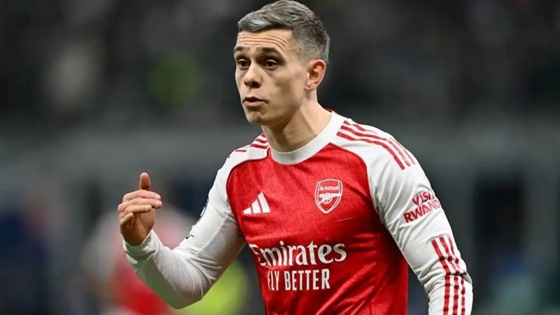 Arsenal điều chỉnh nhân sự, hai đội ăn miếng trả miếng và hòa nhau đầy kịch tính.