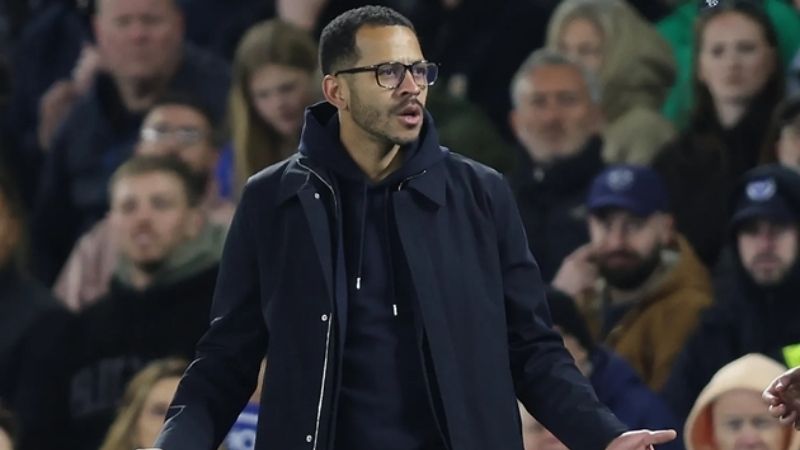 Chelsea sa thải Liam Rosenior sau trận thua; Calum McFarlane làm HLV tạm quyền.