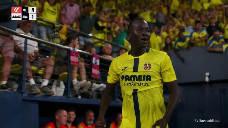 Pépé kiến tạo cho Mikautadze nâng tỷ số lên 3-0 cho Villarreal từ cự ly gần.