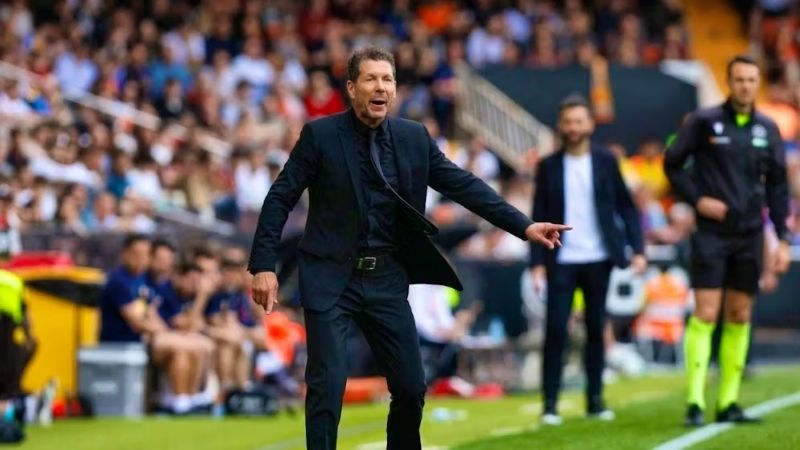 Simeone: Thực dụng, kỷ luật nhưng thiếu sáng tạo và chịu gánh nặng tâm lý tại C1.