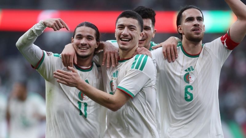 Mahrez và Amoura dẫn dắt hàng công Algeria, sẵn sàng khai thác hàng thủ Argentina.