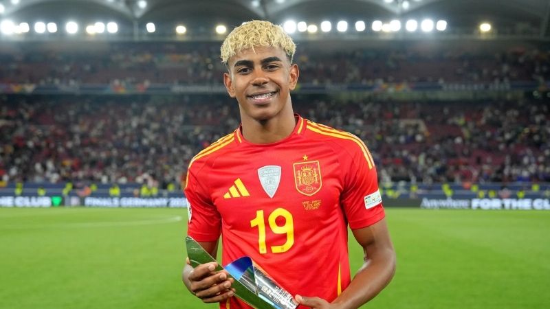 Yamal (18 tuổi) là trụ cột TBN tại World Cup nhưng đang bỏ ngỏ vì chấn thương đùi.