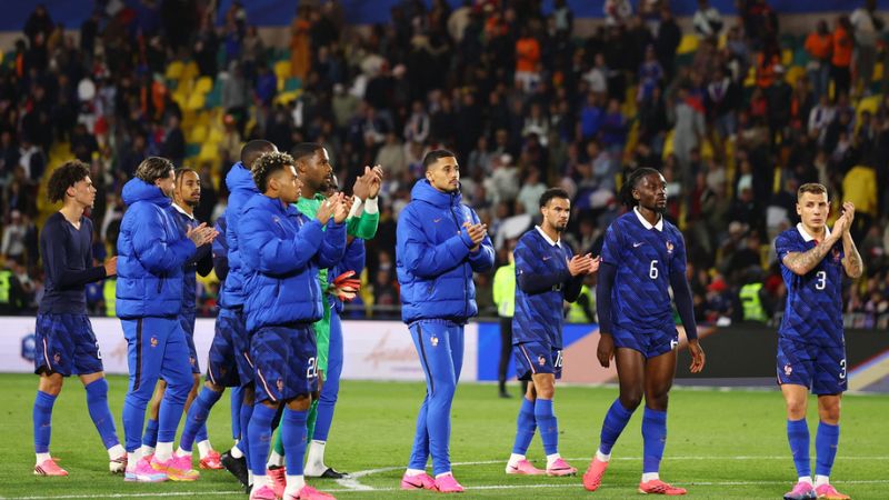 Pháp thăng hoa tại World Cup nhưng chịu tổn thất lớn ở băng ghế huấn luyện.