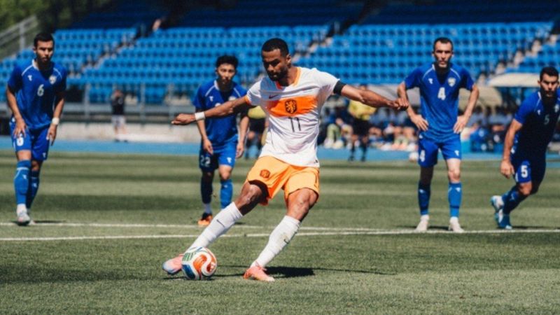 Hà Lan dẫn Uzbekistan 1-0 nhờ quả phạt đền của Gakpo sau khi Malen bị phạm lỗi.