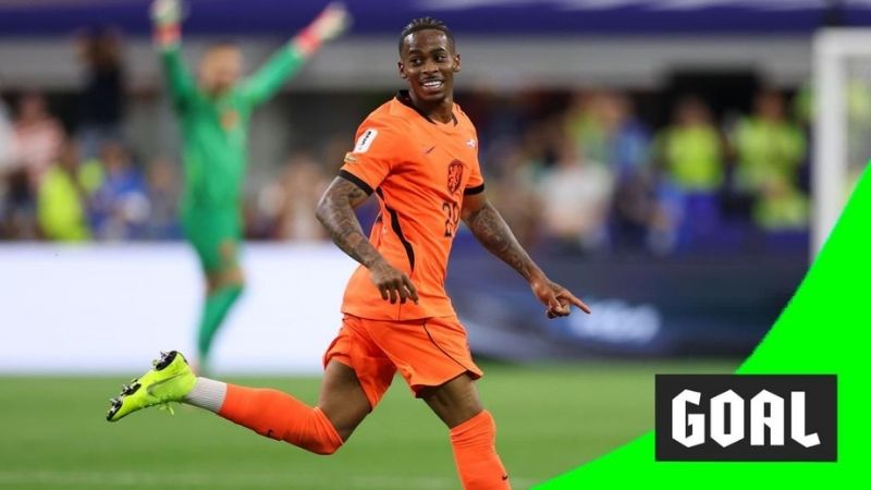 Summerville sút xoáy nâng tỷ số lên 2-1 cho Hà Lan từ đường kiến tạo của Gravenberch.