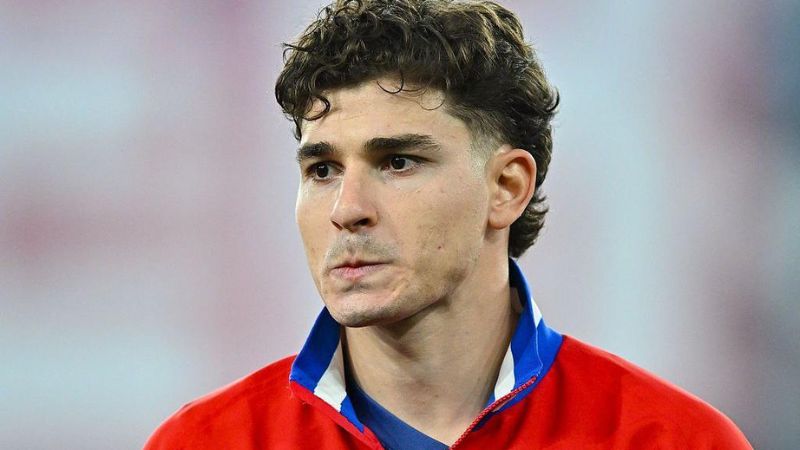 J.Alvarez đạt thỏa thuận rời Atletico sang Barca trước World Cup 2026.